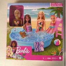Barbie bambola e piscina